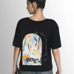 Bene Kleed Women Applique Boxy T-shirt-image-95