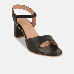 The Roadster Lifestyle Co Women Textured Block Heel Sandal-image-66
