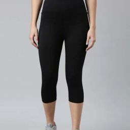 Go Colors! Black Slim Fit Sports Capris-picture-41