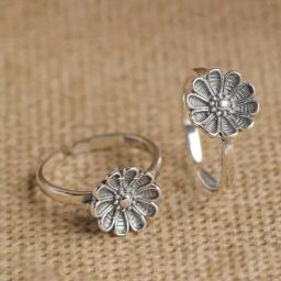 Clara 92.5 Sterling Silver Oxidized Flower Toe Rings for Women-image-13