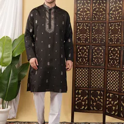 ADHIRAJAN Floral Printed Mandarin Collar Pure Silk Kurta With Pyjamas-picture-26