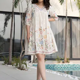 ZUMMER Floral Embroidered Puff Sleeve Empire Dress-picture-31