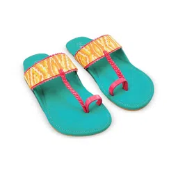 THE MADRAS TRUNK Women Printed Kolhapuri One Toe Flats-picture-44