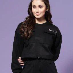 KASSUALLY Black Fleece Graphic Print Crop Sweatshirt-picture-30