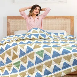 Aura Blue & White Geometric Printed 300 GSM Microfiber AC Room Double Bed Comforter-picture-13