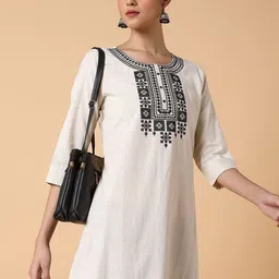 SHOWOFF Women Geometric Yoke Design Keyhole Neck Gotta Patti Anarkali Kurta-image-61