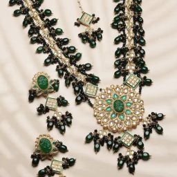 Panash Gold Plated & Green Kundan Studded & Beaded Jewellery Set-46