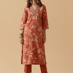 Sangria Floral Printed Chanderi Cotton V-Neck Straight Kurta With Trousers-27