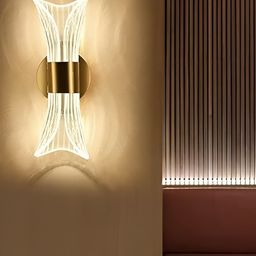 KINIS Transparent Acrylic Abstract Shaped Shaped Wall Lamp image 4
