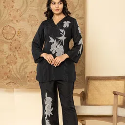 AUTUMN LANE Embroidered V-Neck Top With Palazzo-picture-13