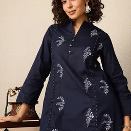 House of Pataudi Floral Embroidered Pure Cotton Kurti with Trousers-picture-30