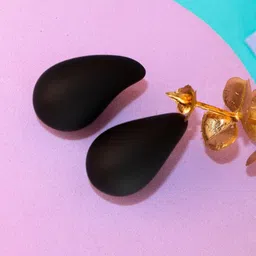 VAGHBHATT Teardrop Shaped Drop Earrings image 3