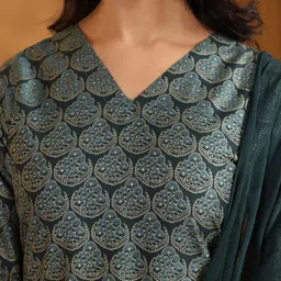 Span Women Ethnic Motifs Printed Regular Pure Silk Kurta with Trousers & With Dupatta image 2