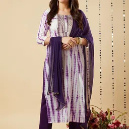 GoSriKi Women Printed Regular Kurta with Trousers & With Dupatta-17