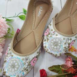 Fulkari Women Embellished Ethnic Mojaris Flats-image-67
