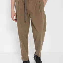 SHOWOFFFF Men Tapered Fit Low-Rise Pleated Trousers-image-81