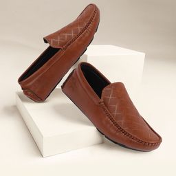 FAUSTO Men Textured Lightweight Loafers-17