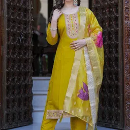 HETVI CREATION Women Woven Design Embroidered Kurta with Trouser & Dupatta-39