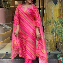 DIVASTRI Leheriya Printed V-Neck Sequinned Straight Kurta With Trousers & Dupatta-image-87
