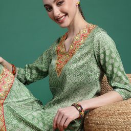 Sangria Bandhani Printed V-Neck Gotta Patti Detail Kurta with Palazzos-22