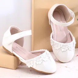 Cute Walk by Babyhug Ballerina Velcro Closure with Floral Applique - Beige-picture-13