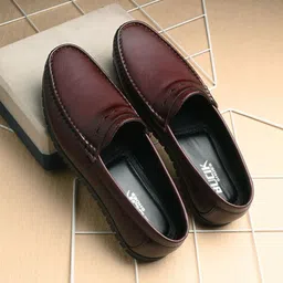 BUCIK Men Round Toe Slip-On Loafers-image-93