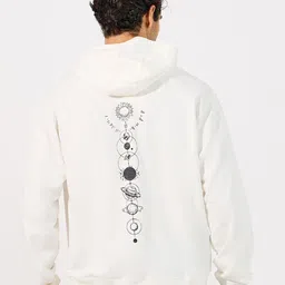 Styli Men Back Minimal Planetary Print Relaxed Hoodie-image-91