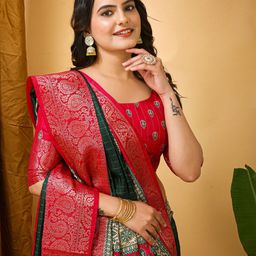 DIVASTRI Checked Printed Zari Kanjeevaram Saree With Unstitched Blosue Piece image 3
