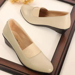 DressBerry Wedge Heel Pumps-23
