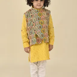 LIL PITAARA Boys Paisley Printed Regular Pure Cotton Kurta with Pyjamas-picture-39