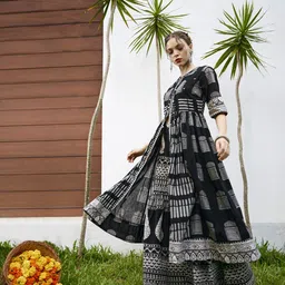 Sangria Women Black & White Printed Kurta with Palazzos image 1