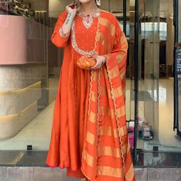 Navlik Women Yoke Design Yoke Design Kurta with Trousers & Dupatta-image-31