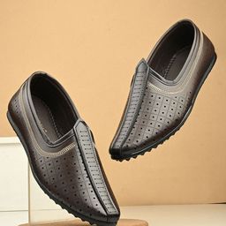 LAUREL FASHION FEVER Men Textured Laser Cuts Pointed Toe Slip On Loafers-image-9