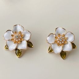 PASU FASHION Gold-Plated Artificial Stones Studded And beaded Floral Shaped Studs-54