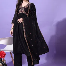 Hirvanti Fashion Floral Embroidered V Neck Empire A Line Kurta With Trousers & Dupatta-20