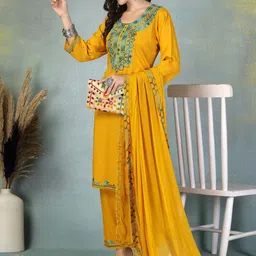 Clora Creation Embroidered Thread Work Kurta with Trousers & Dupatta image 5