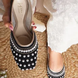 JM Looks Ethnic Embellished Square Toe Mojaris-10