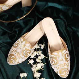 RUXBYPAYAL Embellished Block Sandals-8