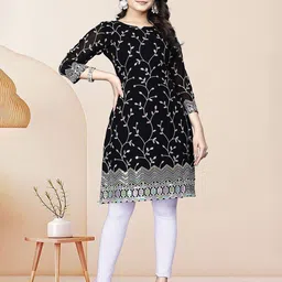 WEAVETECH IMPEX Women Embroidered Knee-Length Kurta-31