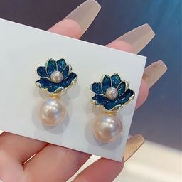 DressBerry Contemporary Studs Earrings-82