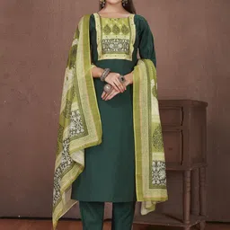 MINGORA Floral Yoke Design Beads & Stones Straight Kurta With Trousers & Dupatta-image-30