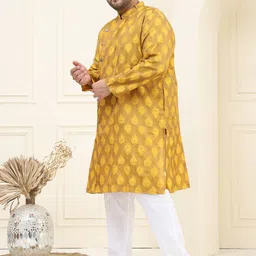 SOJANYA PLUS Men Ethnic Motifs Regular Thread Work Kurta with Pyjamas image 4