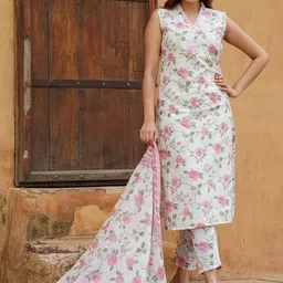BAPS Women Floral Printed Kurta with Trousers & Dupatta-image-51