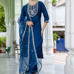 VredeVogel Women Floral Embroidered Regular Kurta with Trousers & With Dupatta-29