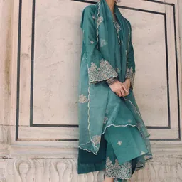 DIVASTRI Floral Embroidered Straight Kurta With Trouser & Dupatta-picture-23