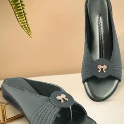 HUNYZA FOOTWEAR Textured Open Toe Flats With Buckles-12