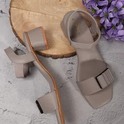 CHINRAAG Women Block Heel Sandals-36