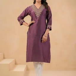 Span Floral Yoke Design V-Neck Thread Work Pure Silk Straight Kurta With Trouser-image-0