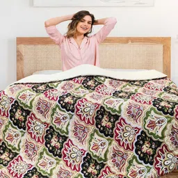 Aura Red & Green Floral Printed 300 GSM Microfiber AC Room Double Bed Comforter-4