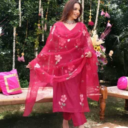 DIVASTRI Floral Printed V Neck Kurta With Palazzos & Dupatta-picture-1